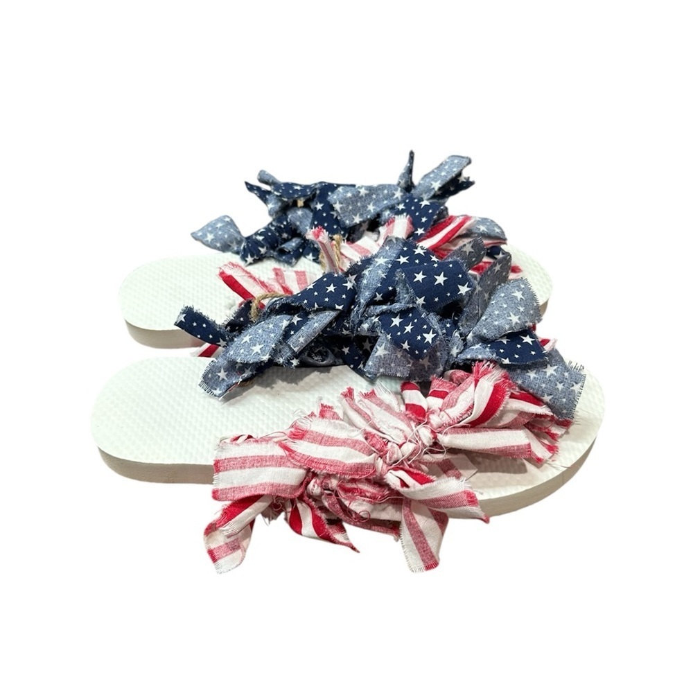 Handmade 4th of July Flip Flops |
American Flag Bows | Size 7 - Picture 2 of 5